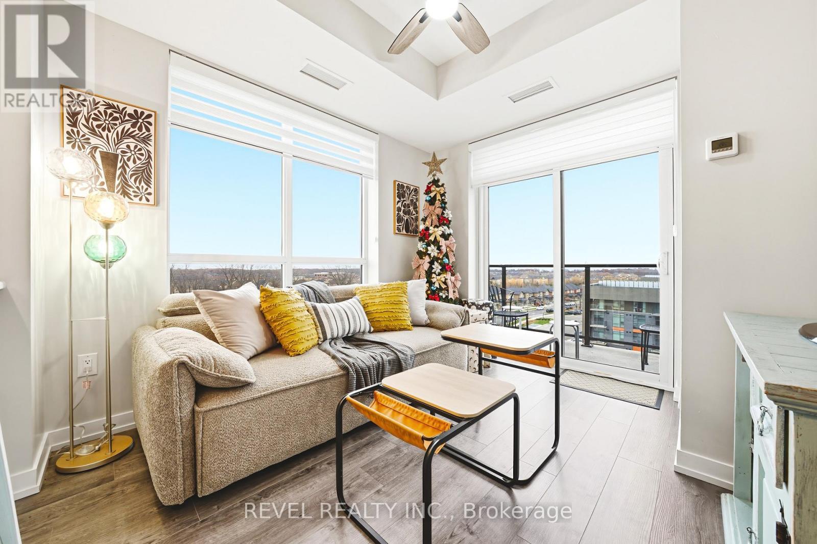 Fam - 613 - 470 Dundas Street E, Hamilton, ON - Indoor Photo Showing Living Room