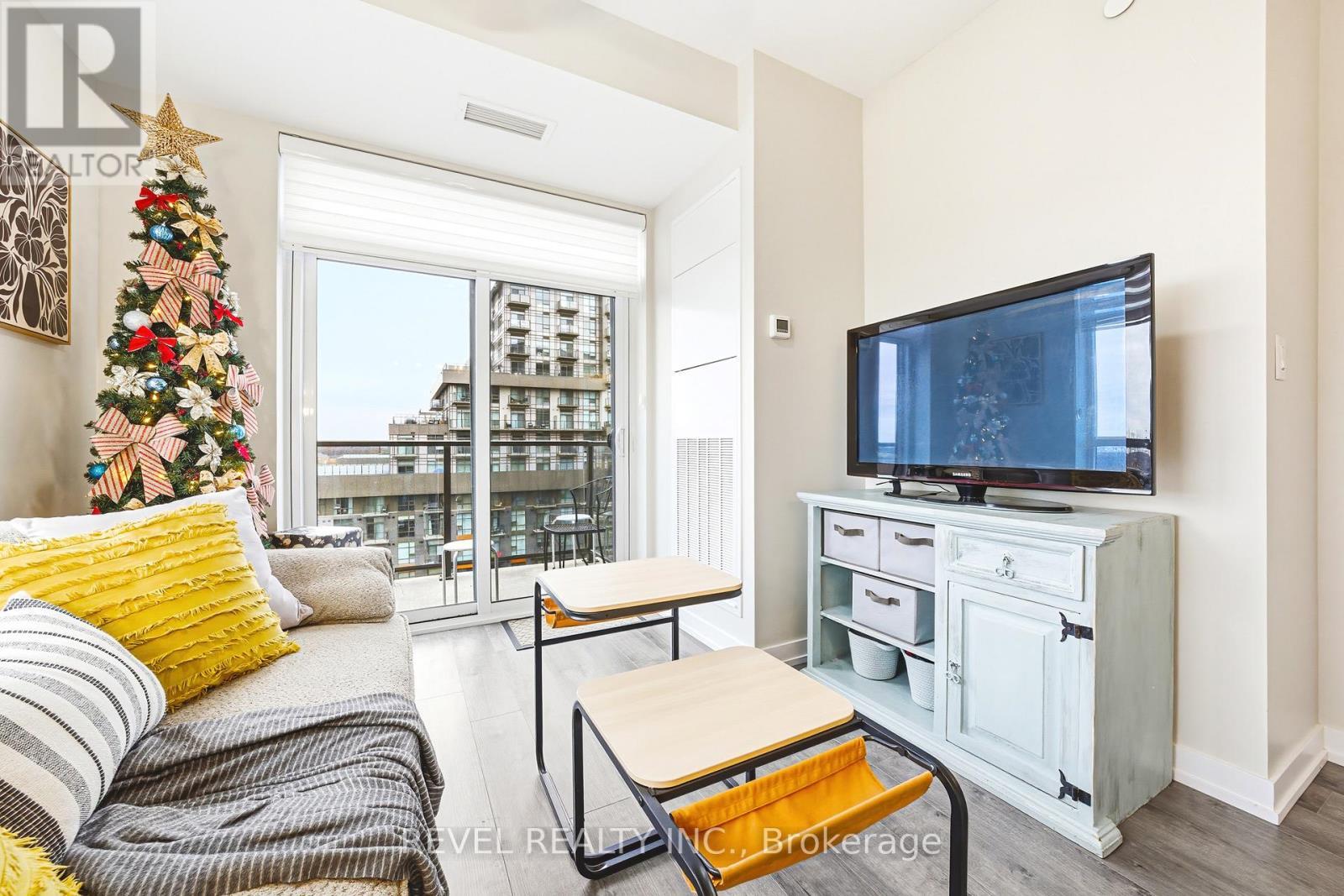Fam - 613 - 470 Dundas Street E, Hamilton, ON - Indoor Photo Showing Living Room