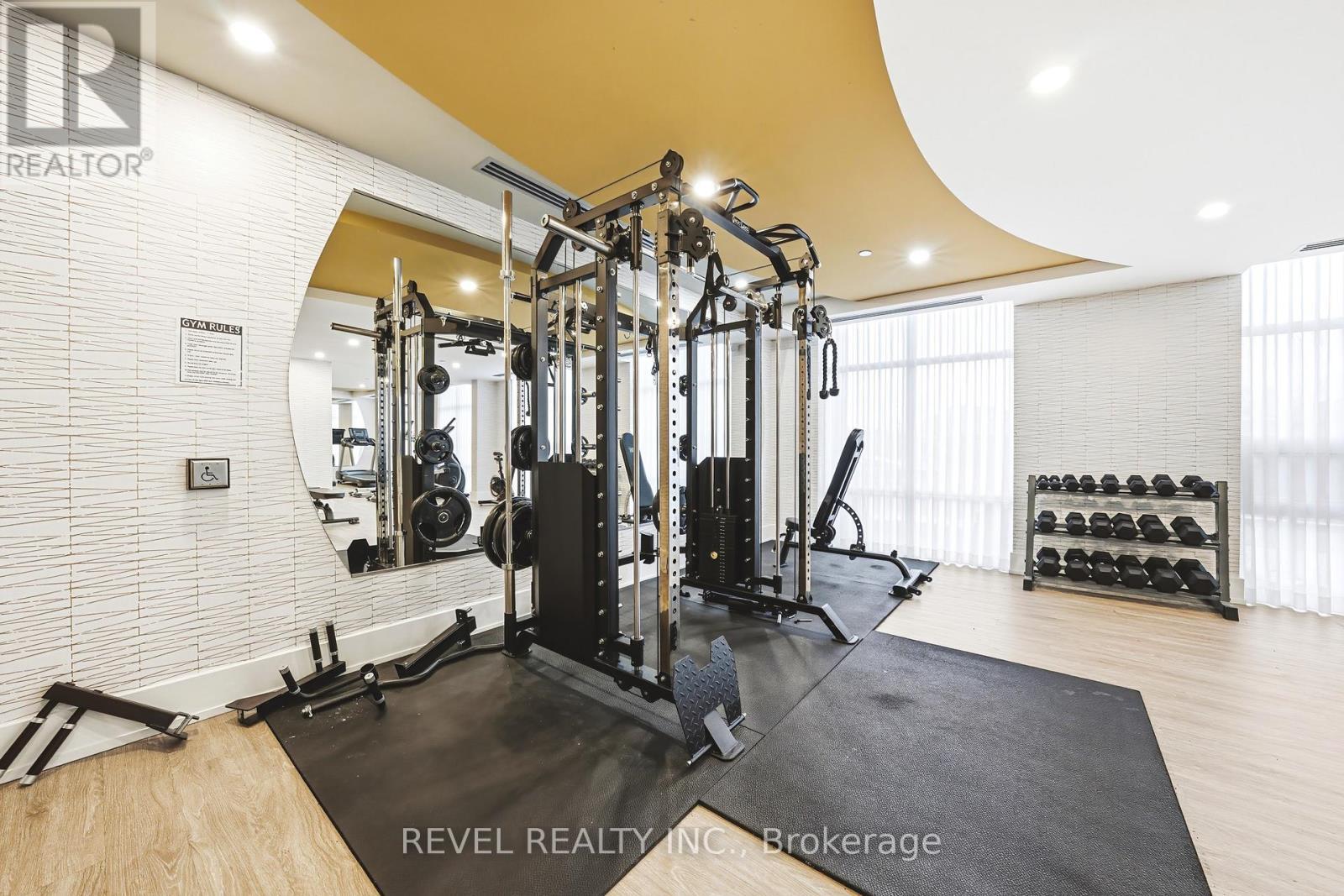 Gym located on main floor - 613 - 470 Dundas Street E, Hamilton, ON - Indoor Photo Showing Gym Room