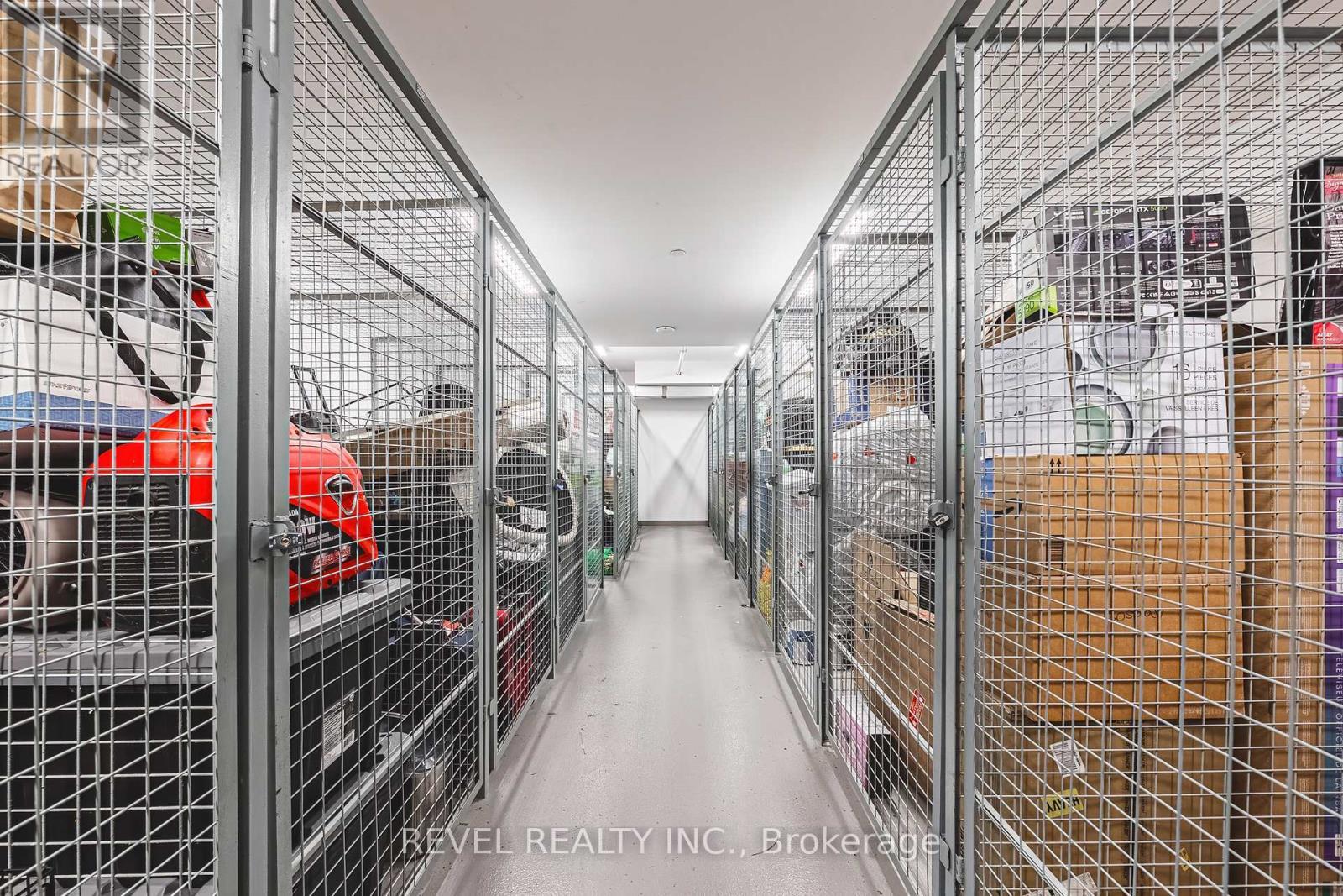 Locker Area just steps from unit - 613 - 470 Dundas Street E, Hamilton, ON - Indoor