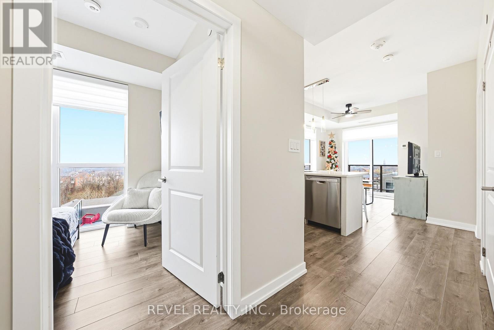 Foyer - 613 - 470 Dundas Street E, Hamilton, ON - Indoor Photo Showing Kitchen