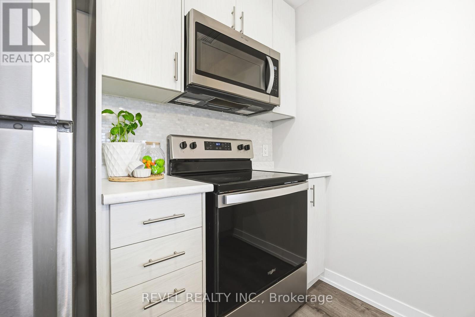 Kitchen - 613 - 470 Dundas Street E, Hamilton, ON - Indoor Photo Showing Kitchen