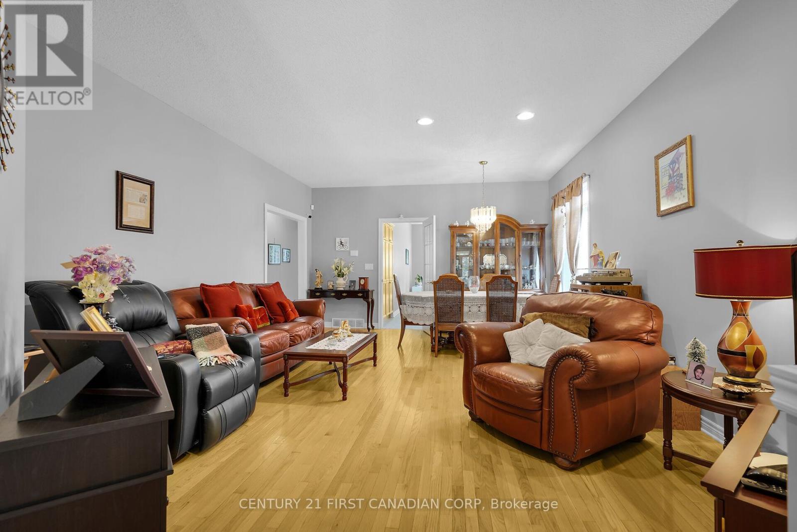 153 - 2025 Meadowgate Boulevard, London South (South U), ON - Indoor Photo Showing Living Room
