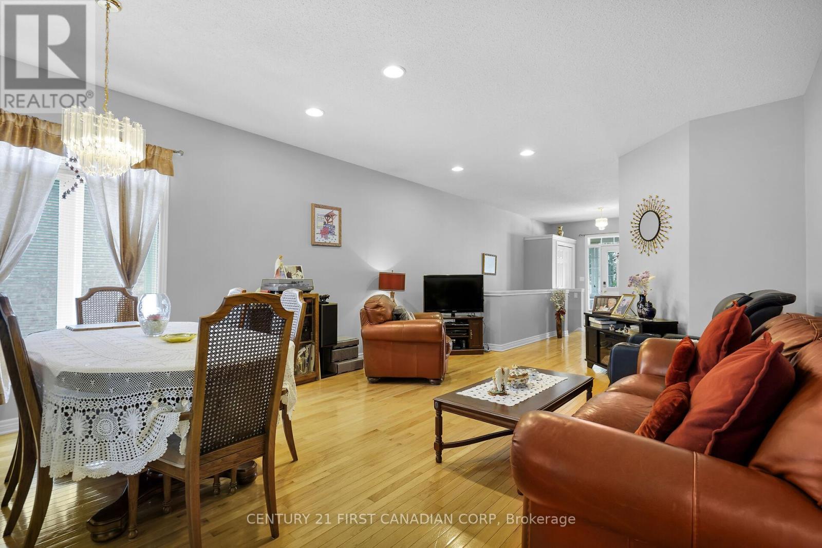 153 - 2025 Meadowgate Boulevard, London South (South U), ON - Indoor Photo Showing Living Room