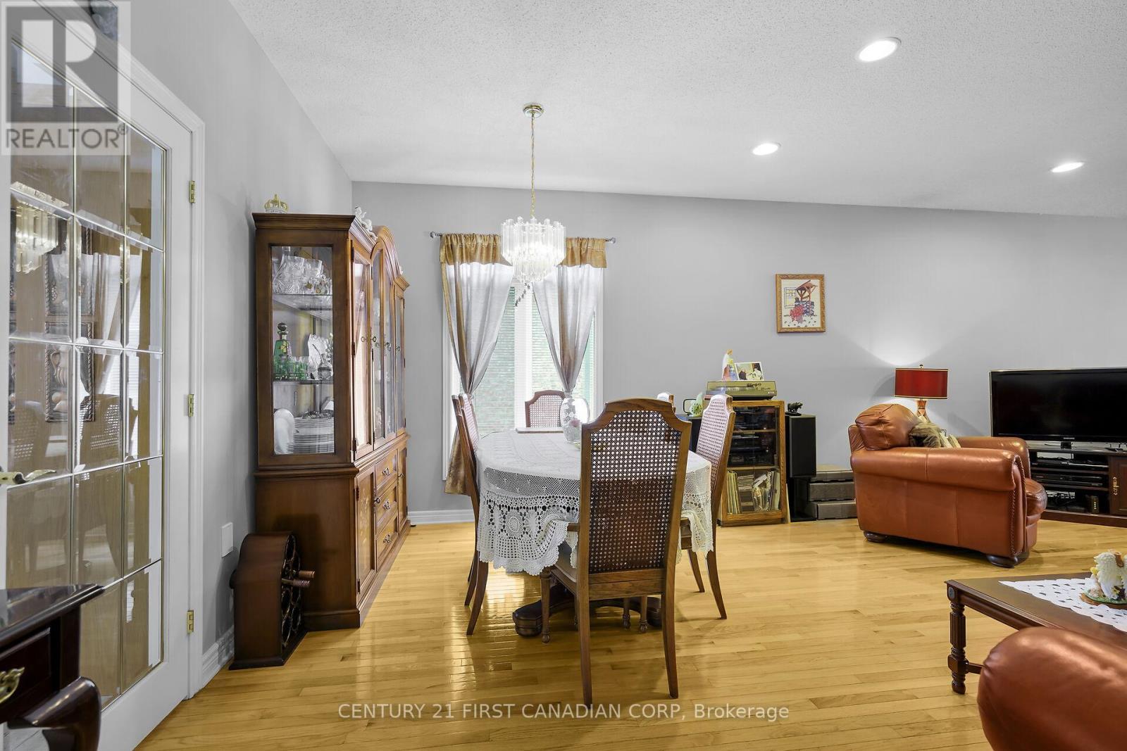 153 - 2025 Meadowgate Boulevard, London South (South U), ON - Indoor Photo Showing Dining Room