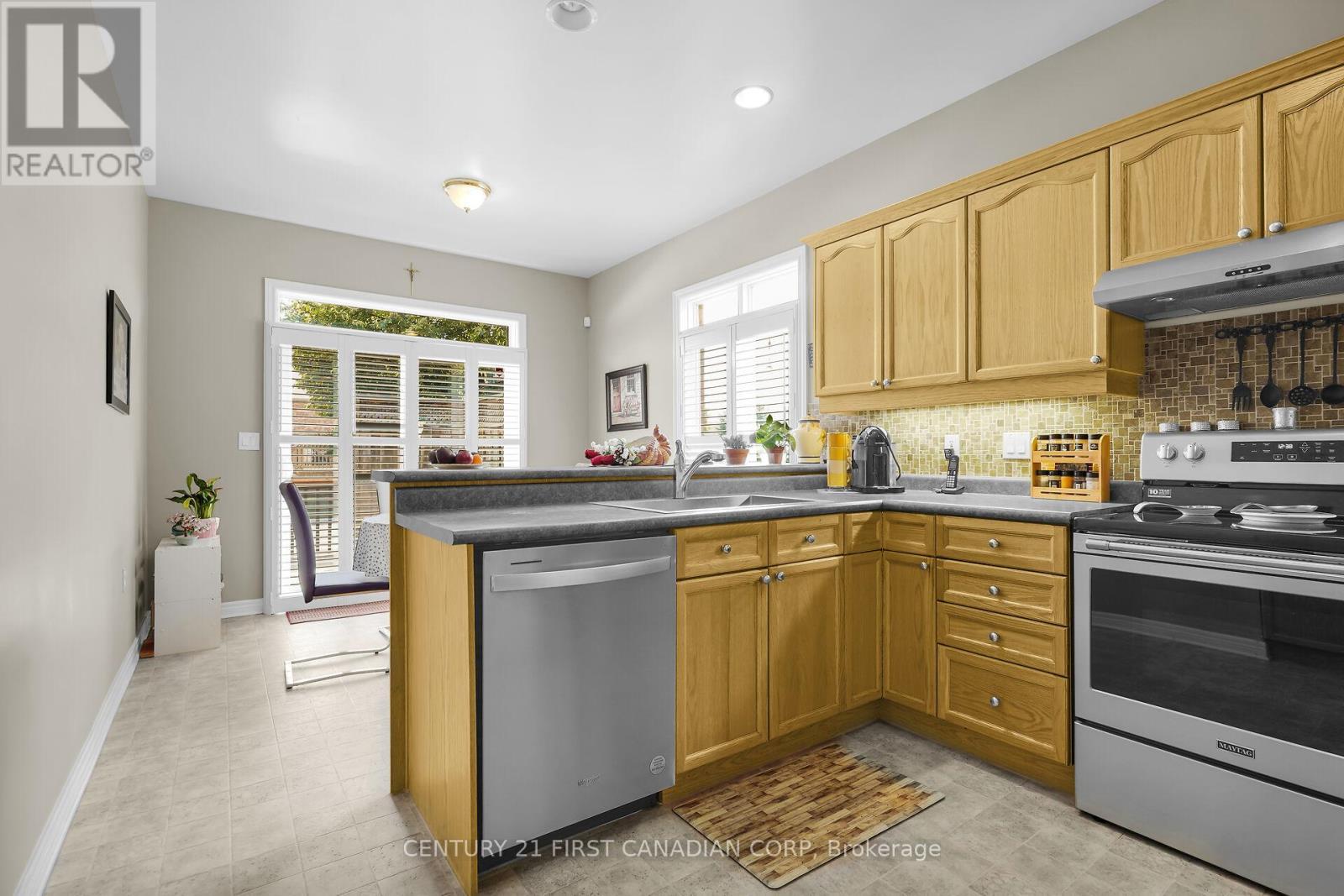 153 - 2025 Meadowgate Boulevard, London South (South U), ON - Indoor Photo Showing Kitchen