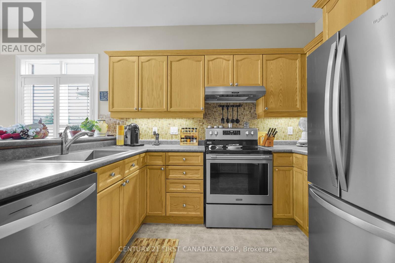 153 - 2025 Meadowgate Boulevard, London South (South U), ON - Indoor Photo Showing Kitchen