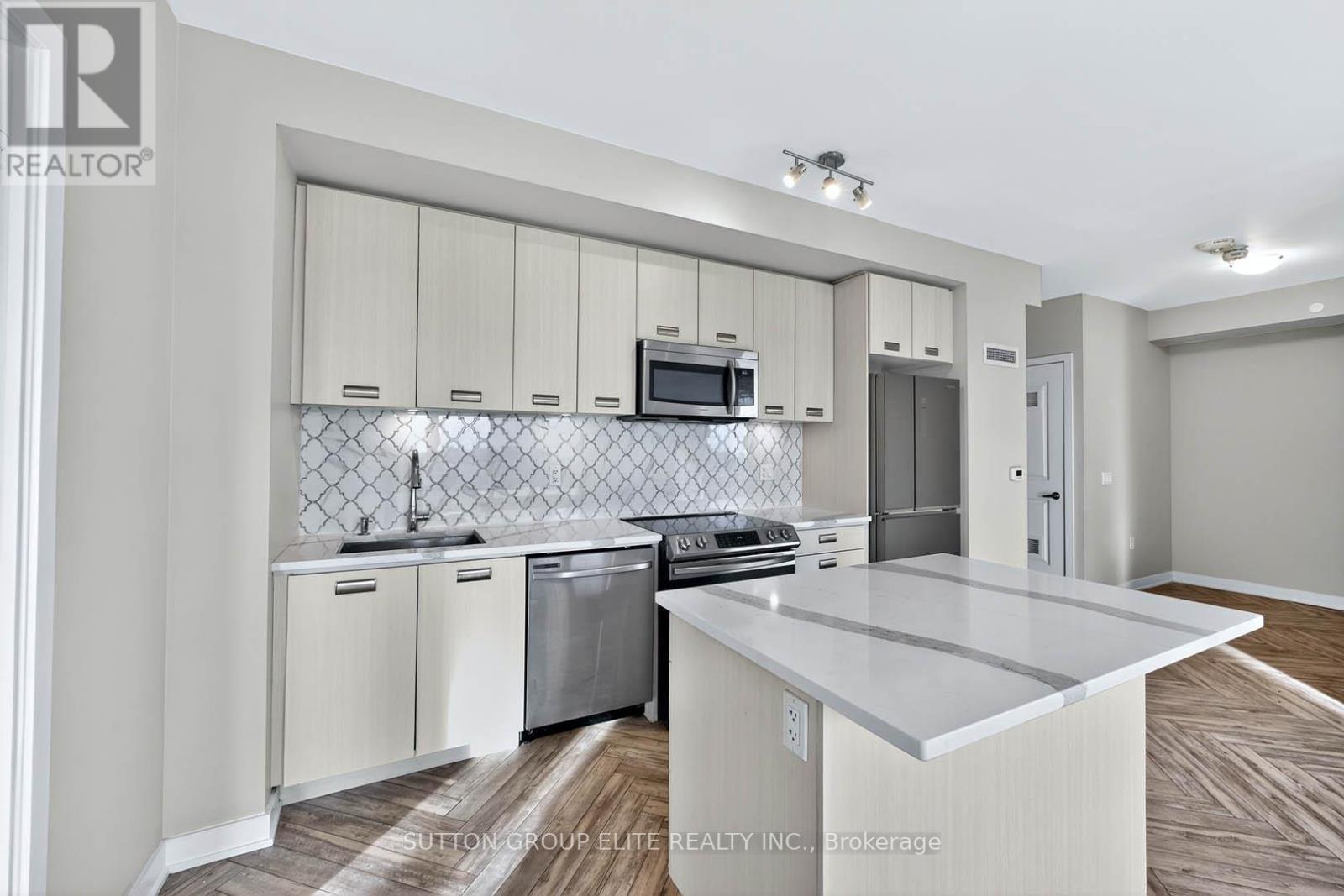 1707 - 4699 Glen Erin Drive, Mississauga, ON - Indoor Photo Showing Kitchen With Stainless Steel Kitchen With Upgraded Kitchen