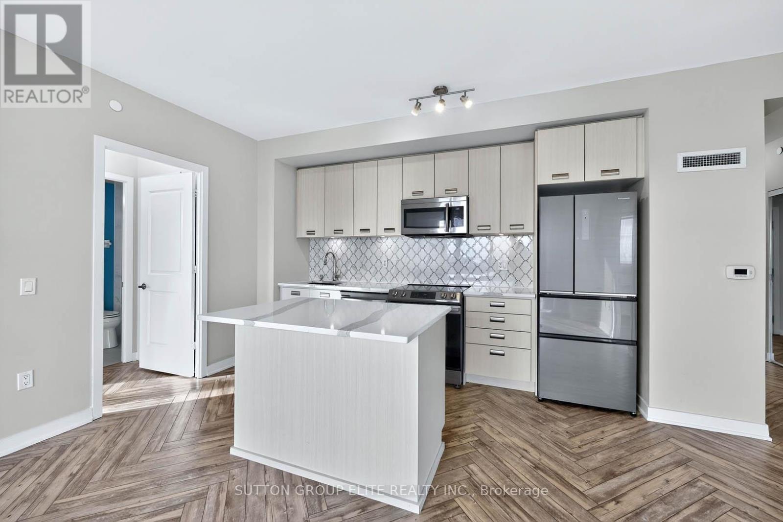 1707 - 4699 Glen Erin Drive, Mississauga, ON - Indoor Photo Showing Kitchen