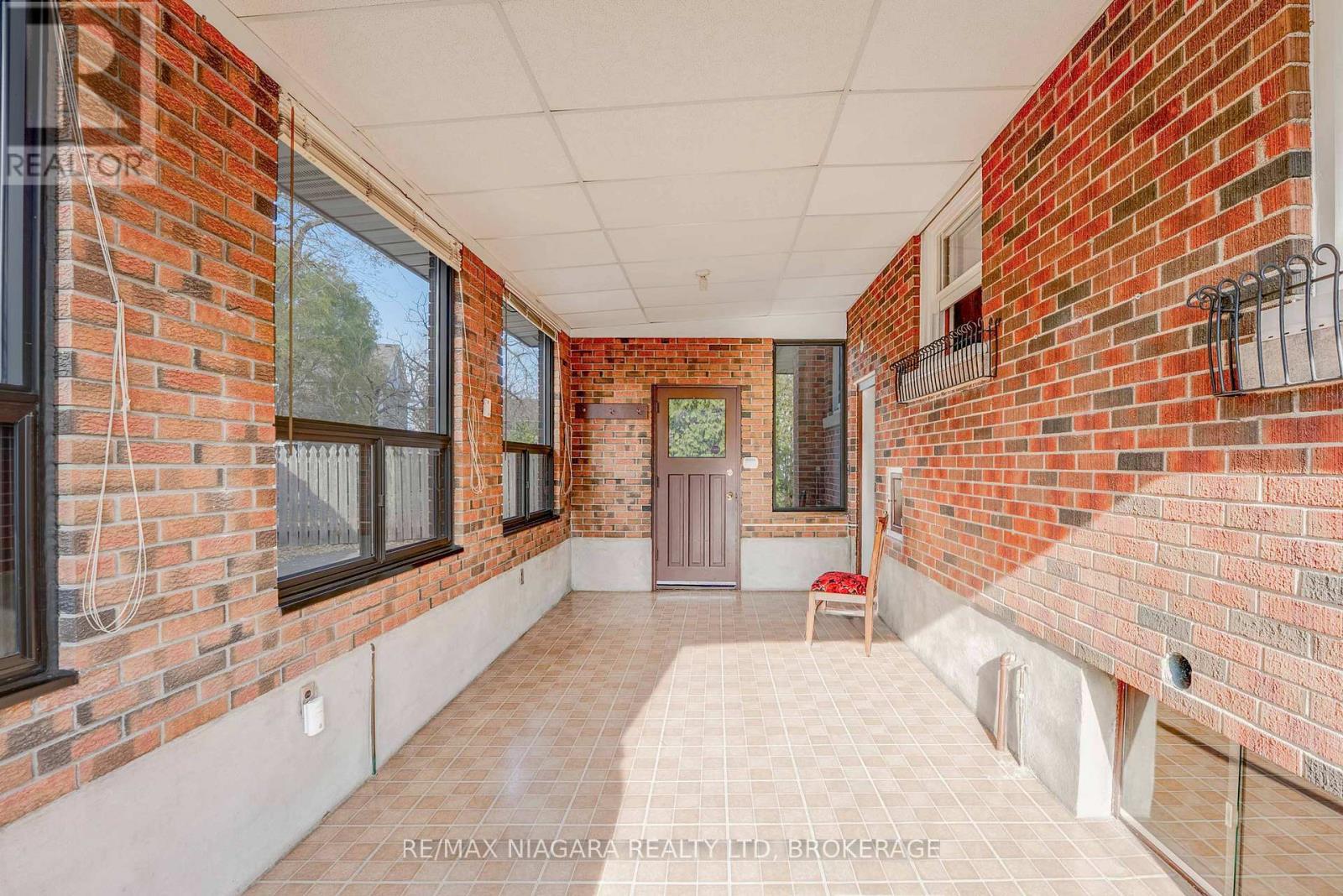 127 Louth Street, St. Catharines (Rykert/Vansickle), ON - Outdoor With Exterior