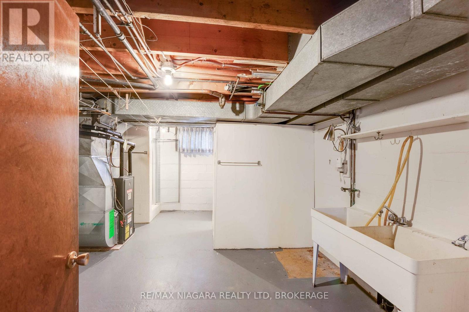 127 Louth Street, St. Catharines (Rykert/Vansickle), ON - Indoor Photo Showing Basement