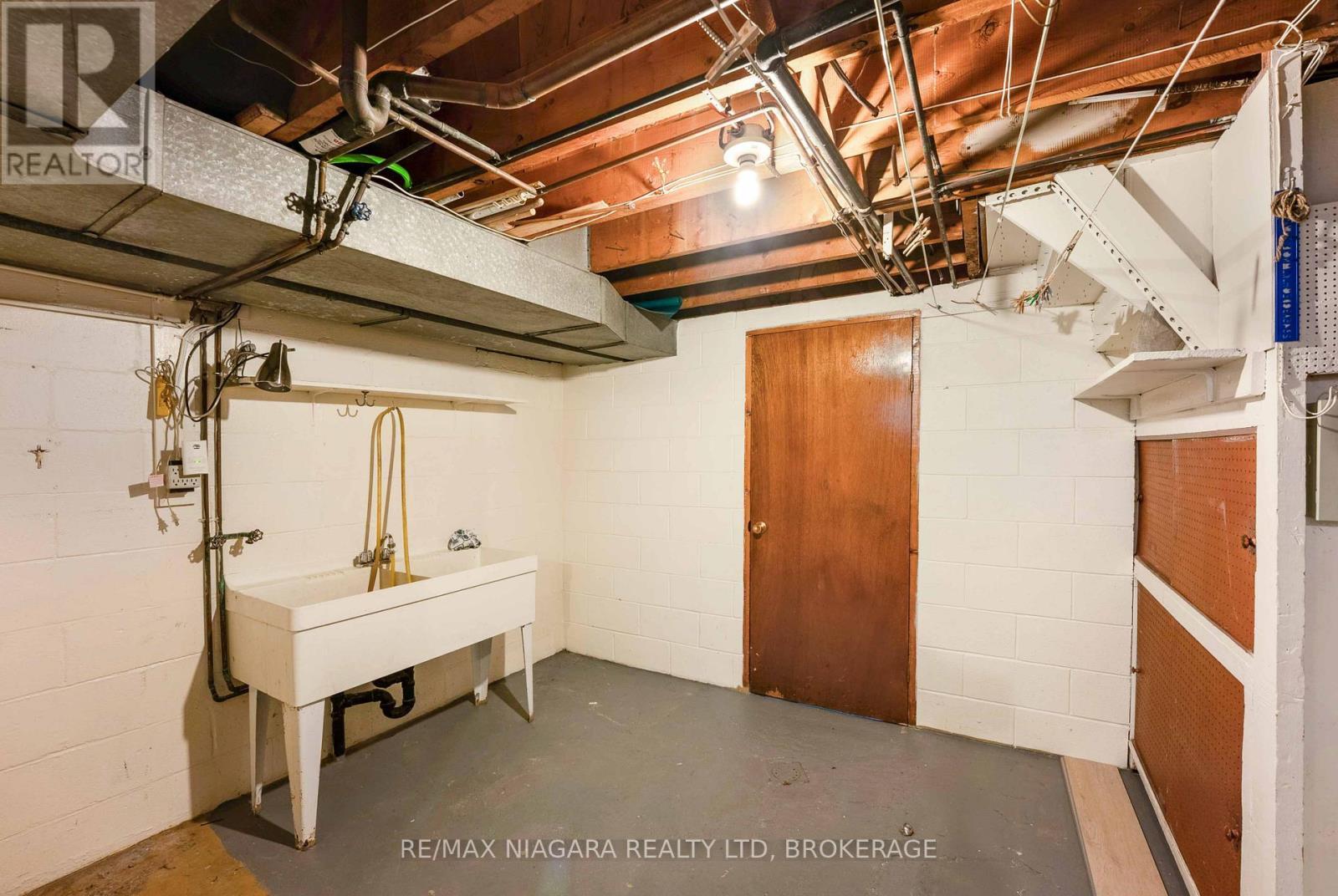 127 Louth Street, St. Catharines (Rykert/Vansickle), ON - Indoor Photo Showing Basement