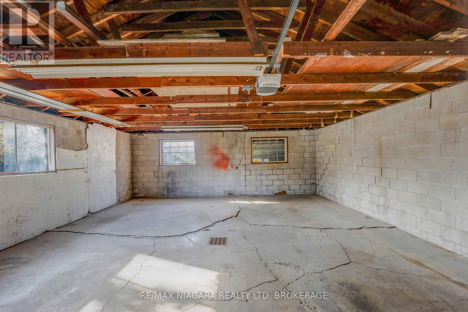 127 Louth Street, St. Catharines (Rykert/Vansickle), ON - Indoor Photo Showing Basement