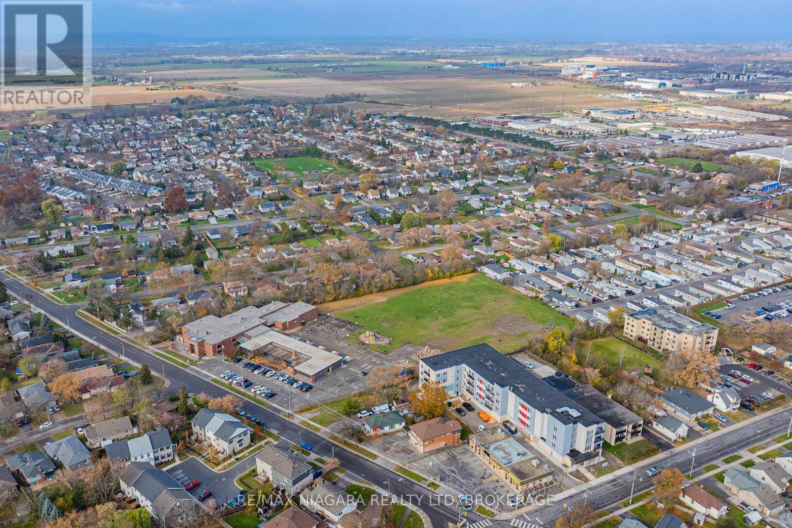 127 Louth Street, St. Catharines (Rykert/Vansickle), ON - Outdoor With View