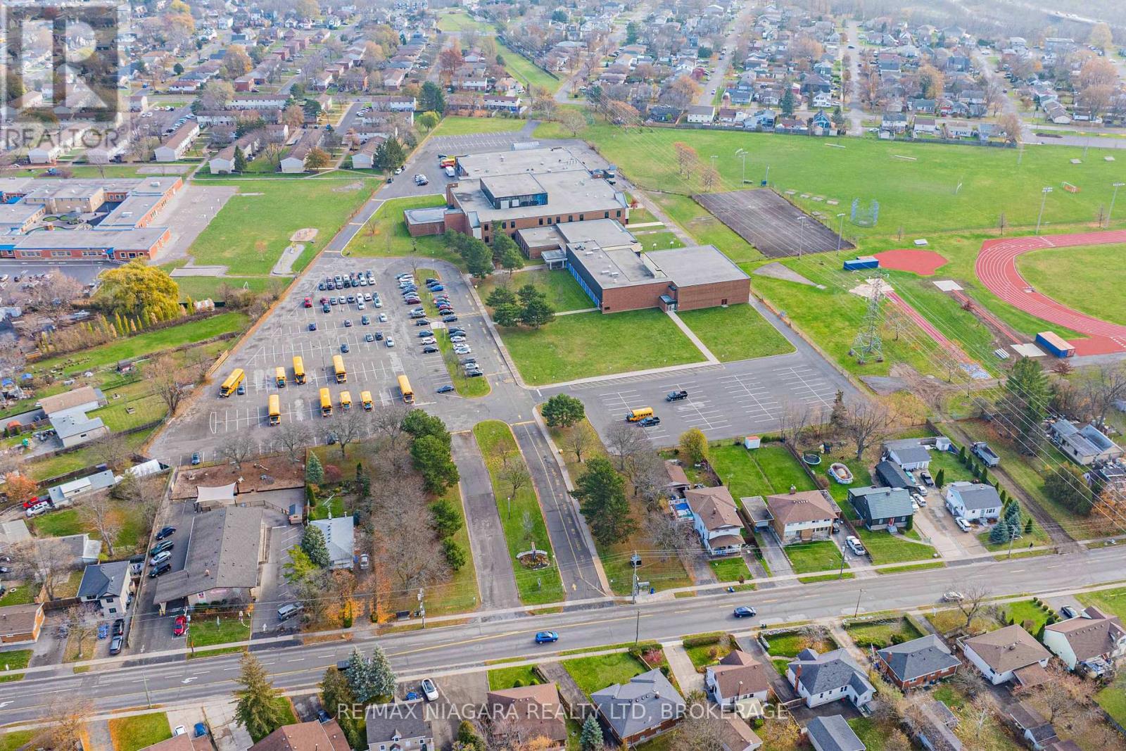 127 Louth Street, St. Catharines (Rykert/Vansickle), ON - Outdoor With View