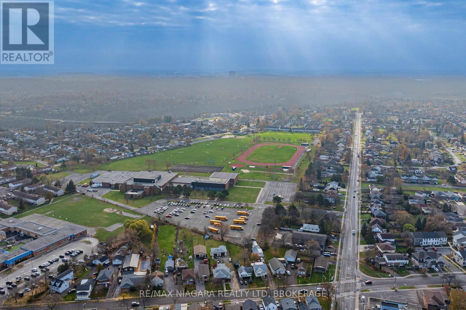 127 Louth Street, St. Catharines (Rykert/Vansickle), ON - Outdoor With View
