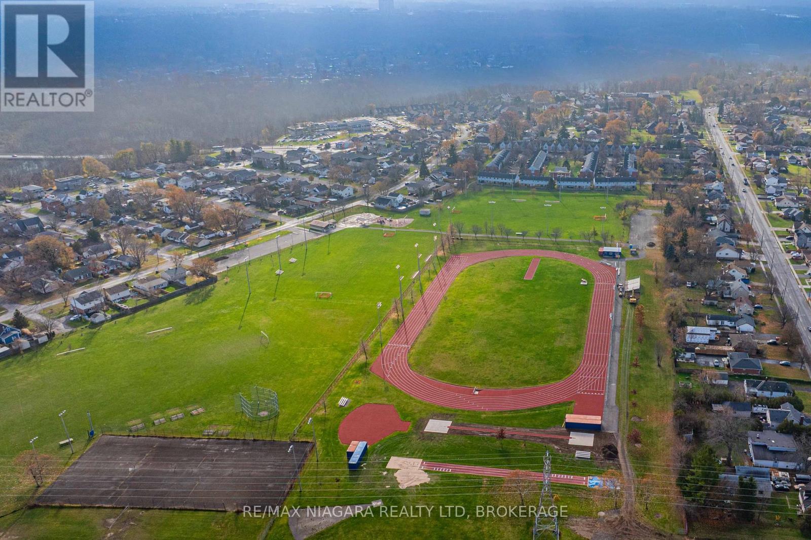 127 Louth Street, St. Catharines (Rykert/Vansickle), ON - Outdoor With View