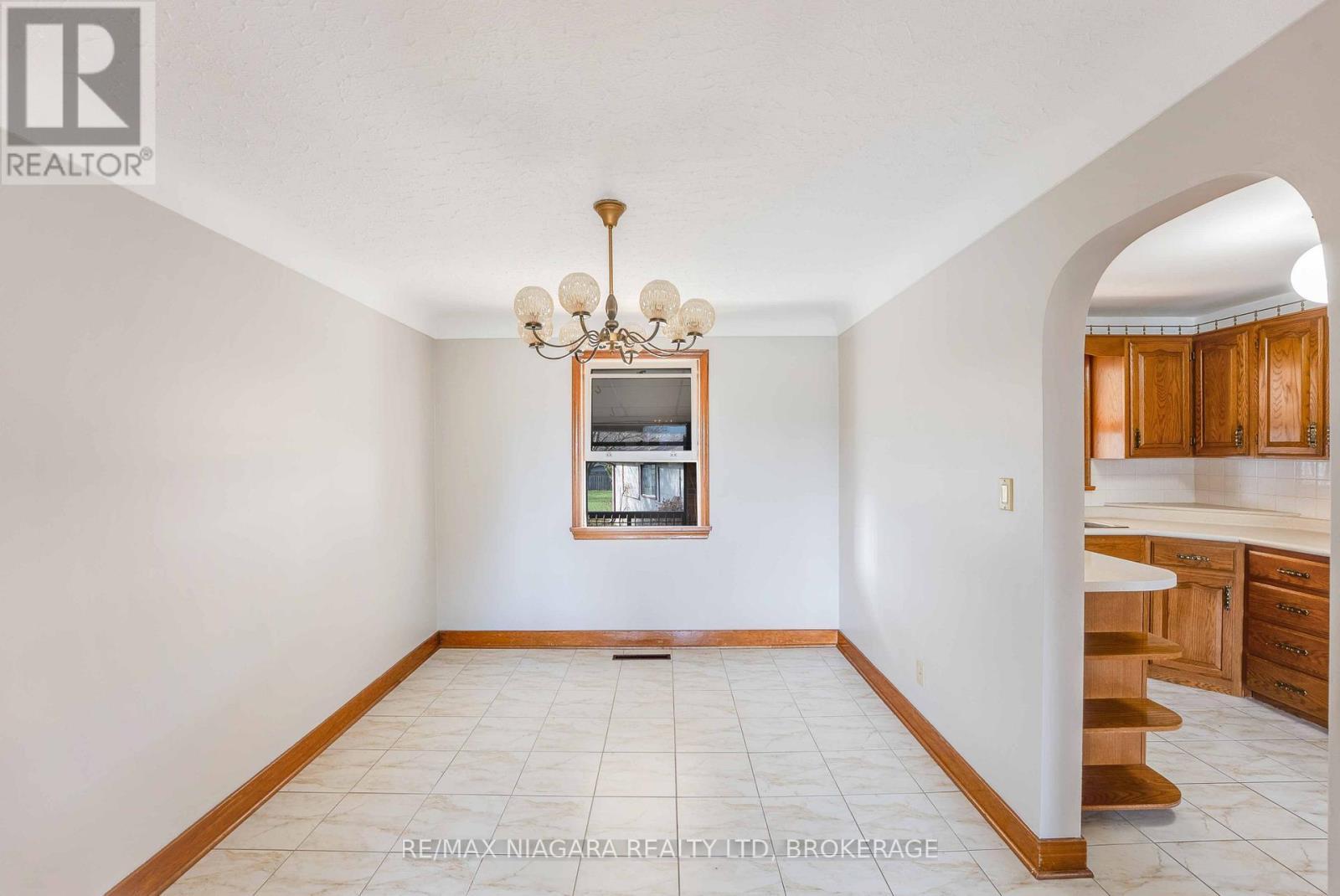 127 Louth Street, St. Catharines (Rykert/Vansickle), ON - Indoor Photo Showing Other Room