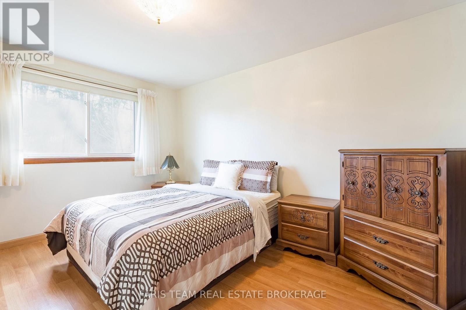 807 Cook Street, Innisfil, ON - Indoor Photo Showing Bedroom