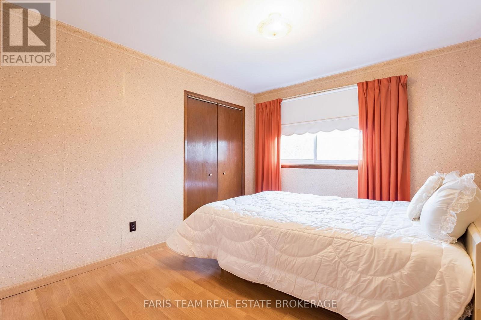 807 Cook Street, Innisfil, ON - Indoor Photo Showing Bedroom