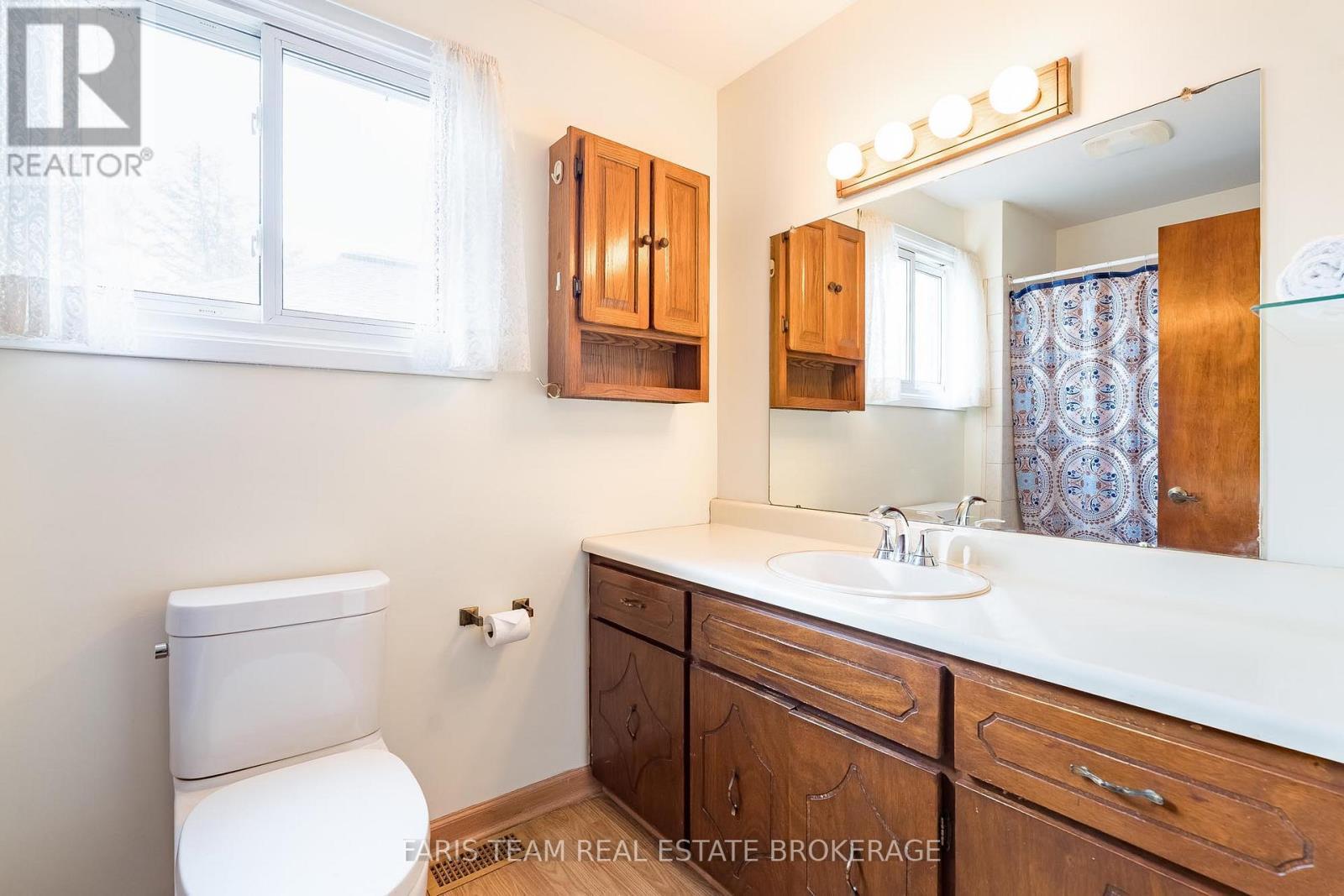807 Cook Street, Innisfil, ON - Indoor Photo Showing Bathroom