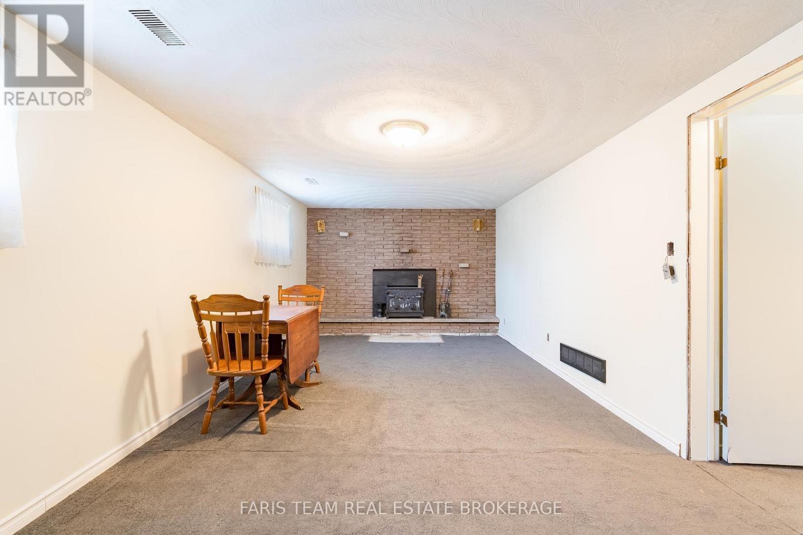 807 Cook Street, Innisfil, ON - Indoor With Fireplace