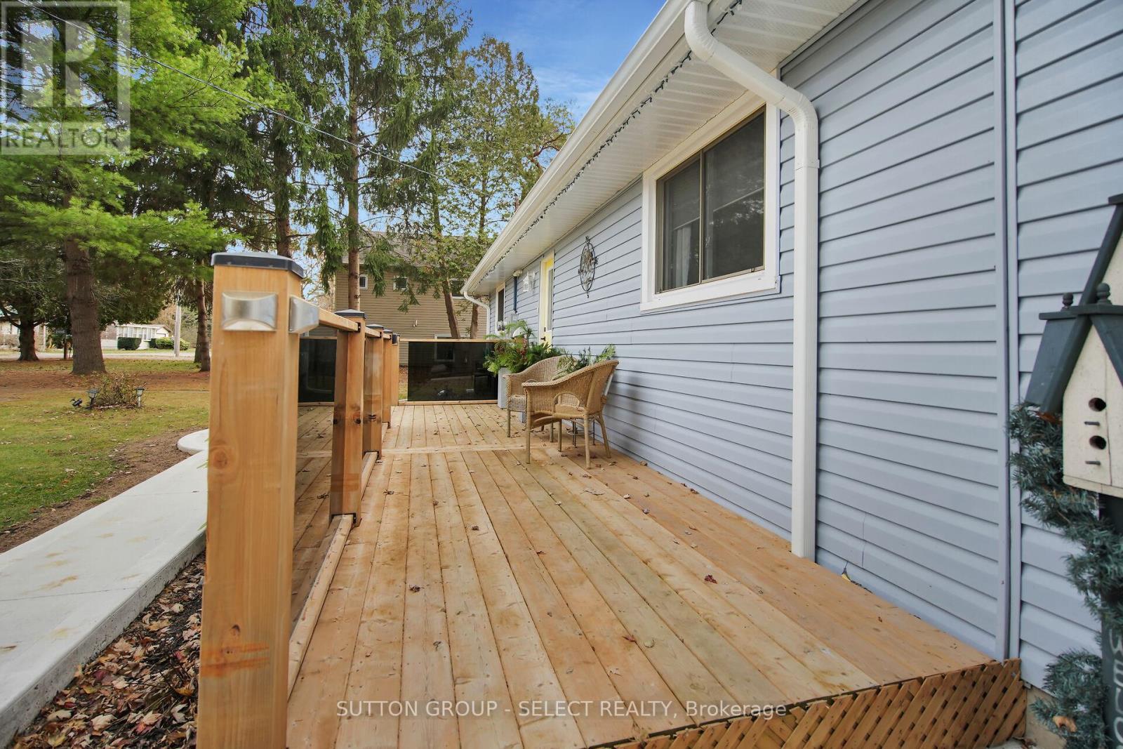 21069 Riverview Drive, Thames Centre, ON - Outdoor With Deck Patio Veranda With Exterior