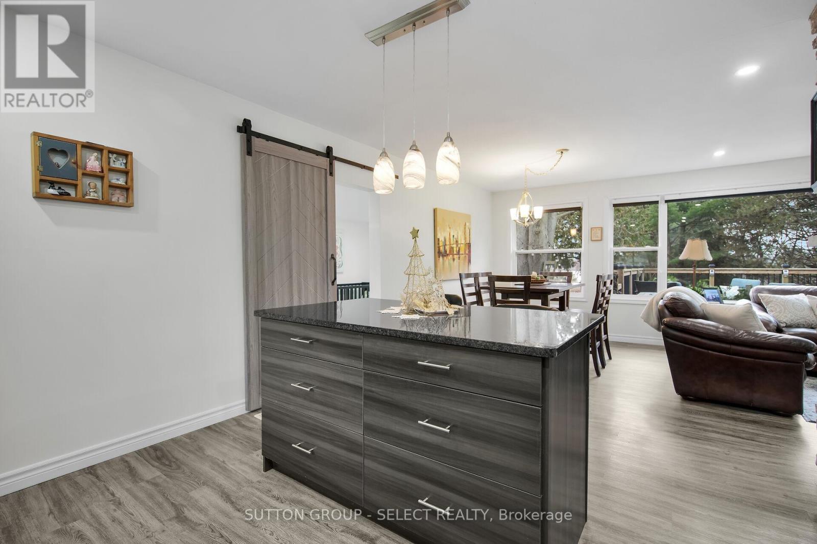 21069 Riverview Drive, Thames Centre, ON - Indoor