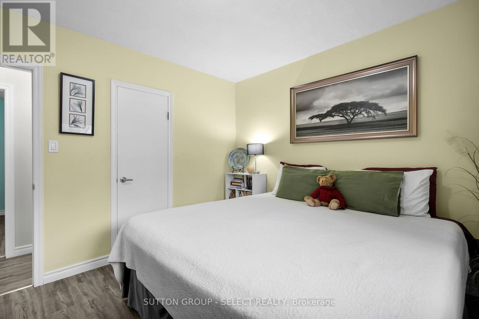 21069 Riverview Drive, Thames Centre, ON - Indoor Photo Showing Bedroom