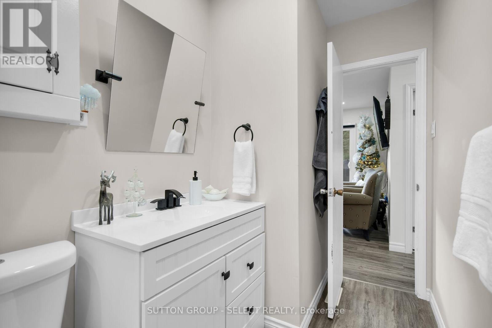 21069 Riverview Drive, Thames Centre, ON - Indoor Photo Showing Bathroom