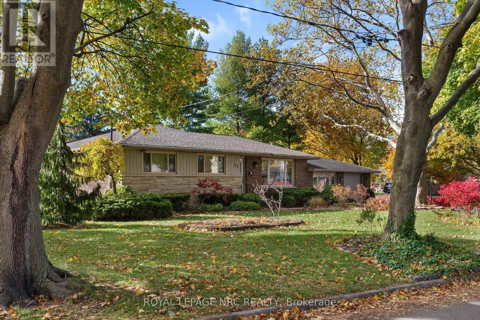 Landscaped lot in a mature neighbourhood - 31 St Lawrence Drive, St. Catharines (Bunting/Linwell), ON - Outdoor