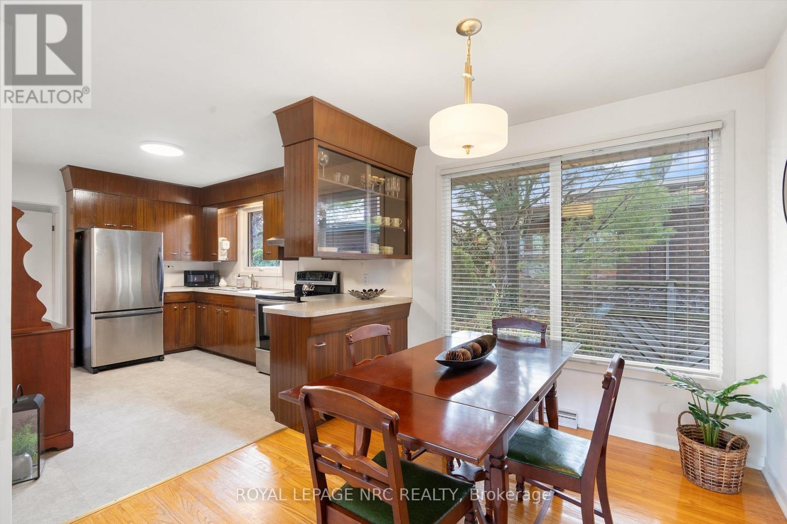 Dining room with large window. - 31 St Lawrence Drive, St. Catharines (Bunting/Linwell), ON - Indoor Photo Showing Dining Room