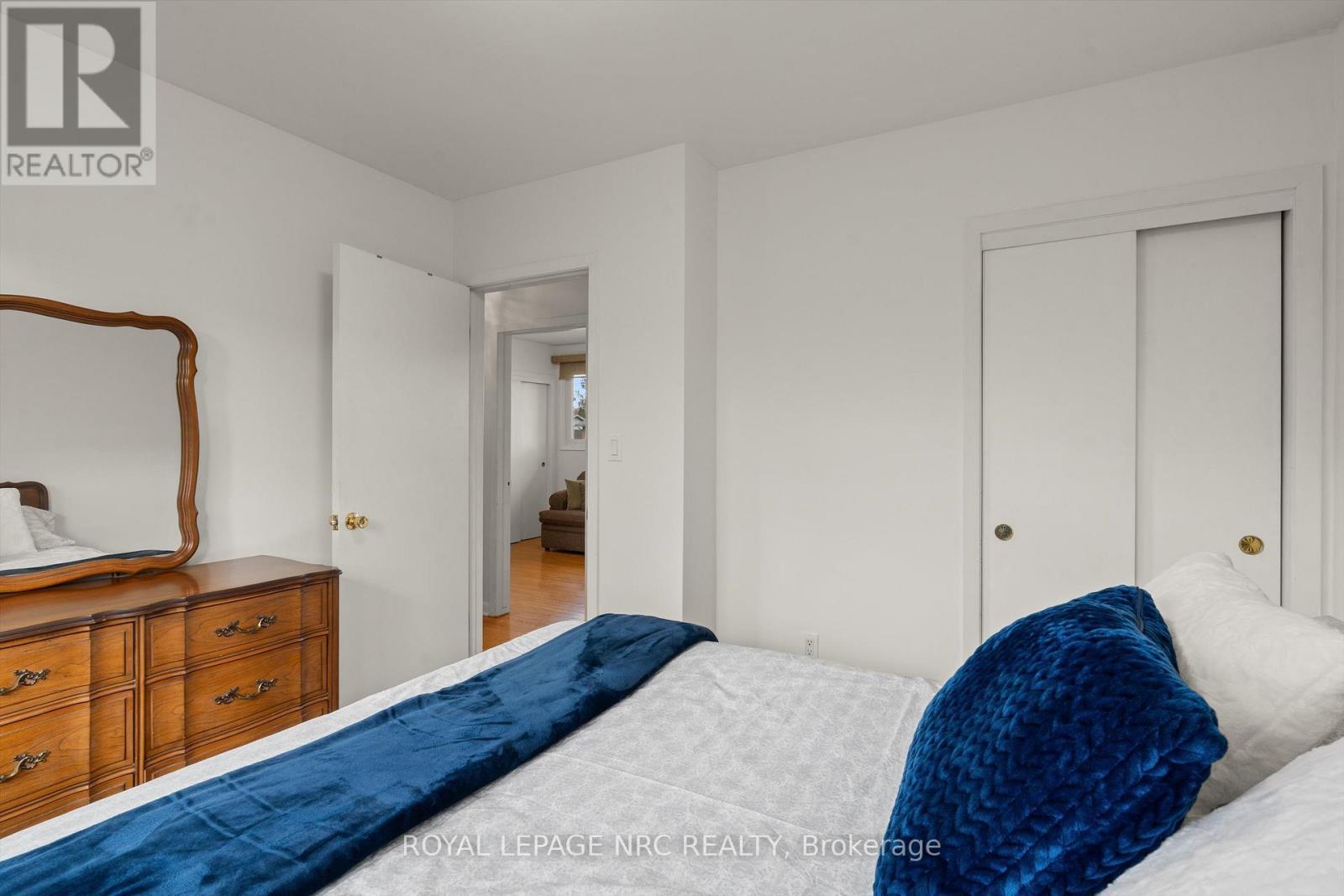Primary bedroom - 31 St Lawrence Drive, St. Catharines (Bunting/Linwell), ON - Indoor Photo Showing Bedroom