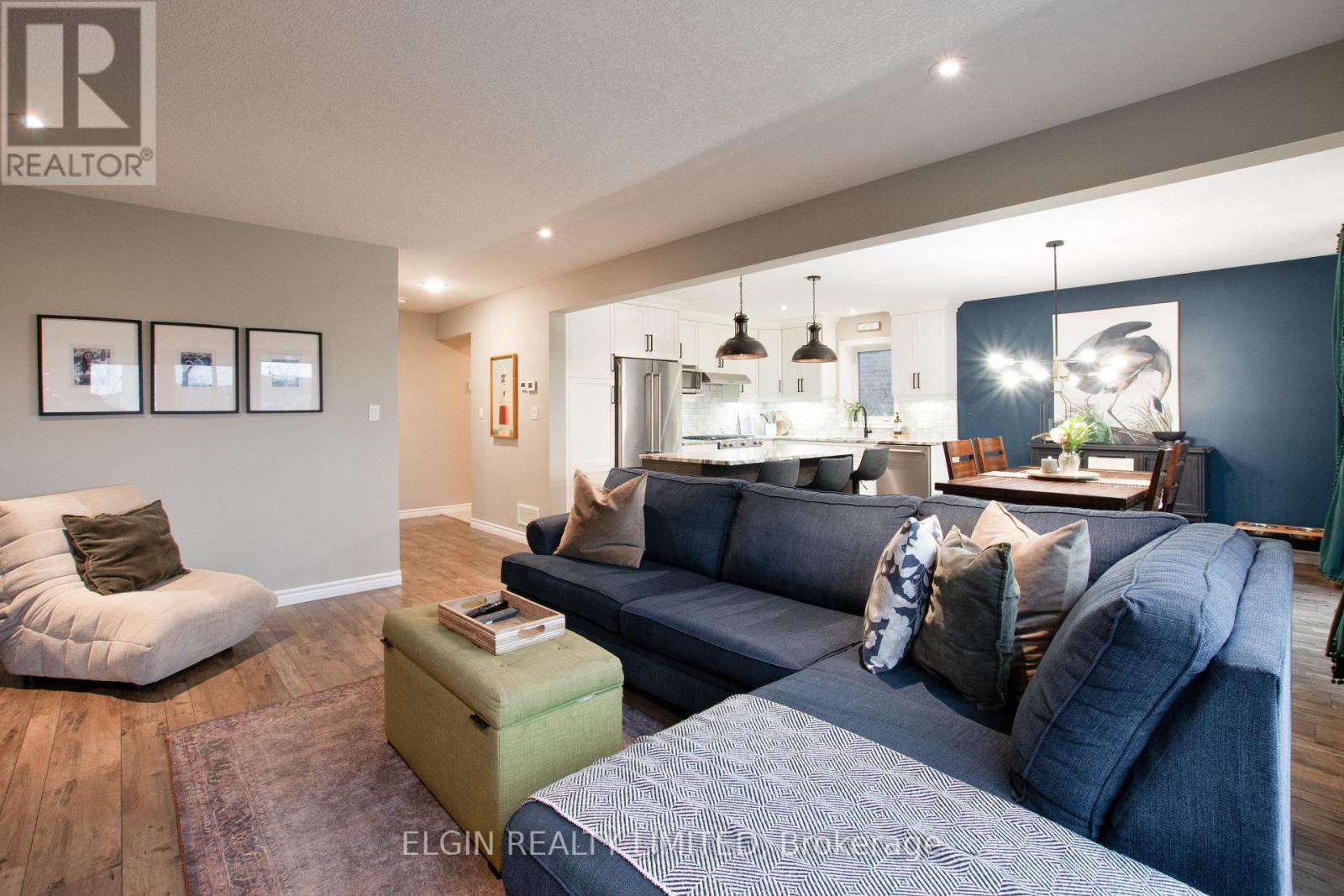184 Emery Street, Central Elgin, ON - Indoor Photo Showing Living Room