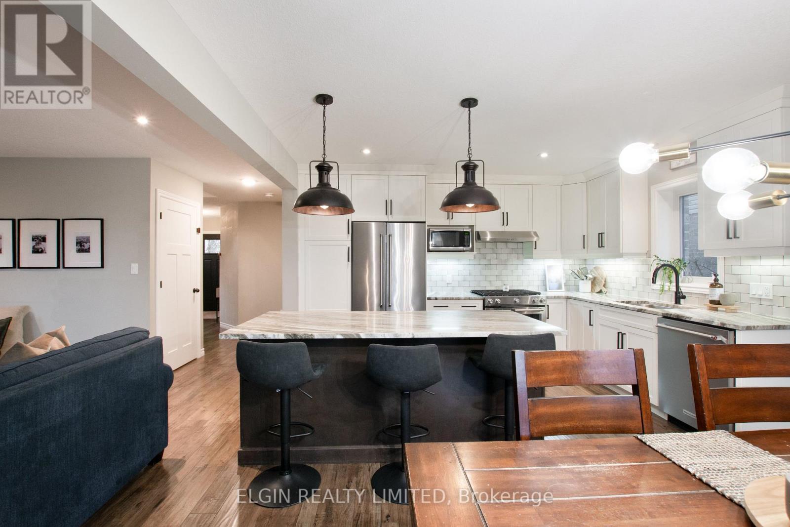 184 Emery Street, Central Elgin, ON - Indoor Photo Showing Kitchen With Upgraded Kitchen