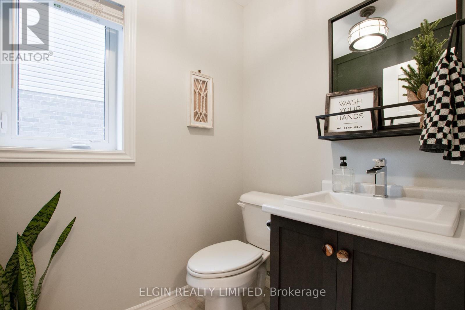 184 Emery Street, Central Elgin, ON - Indoor Photo Showing Bathroom