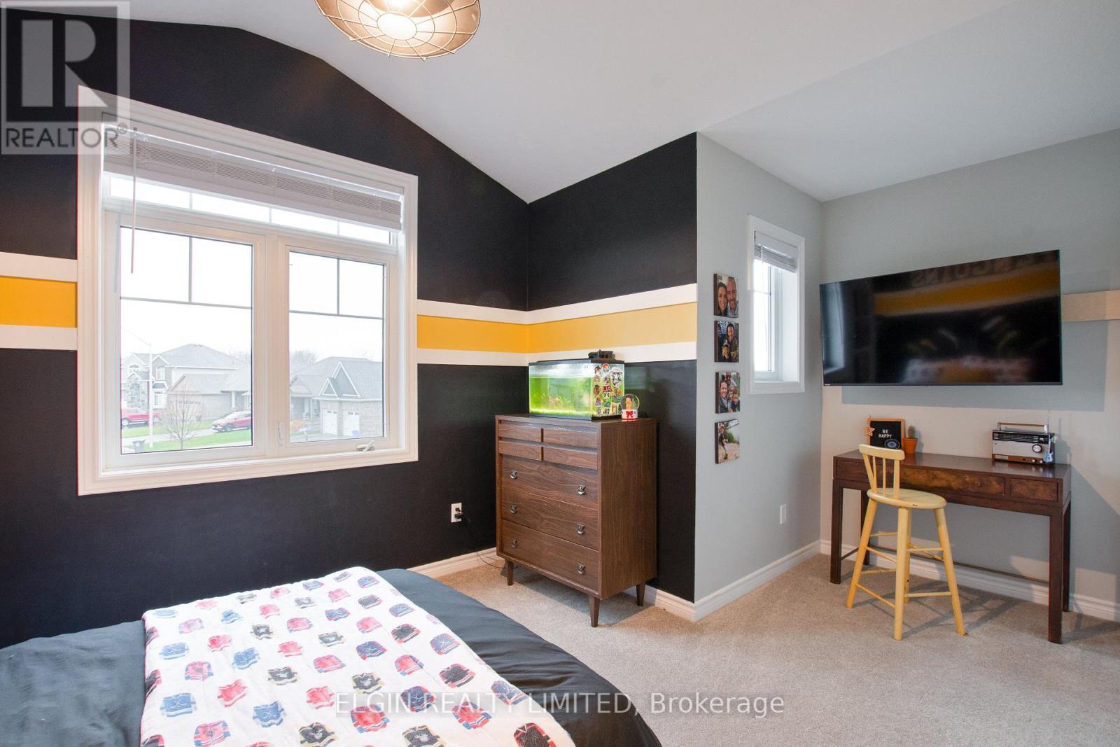 184 Emery Street, Central Elgin, ON - Indoor Photo Showing Bedroom