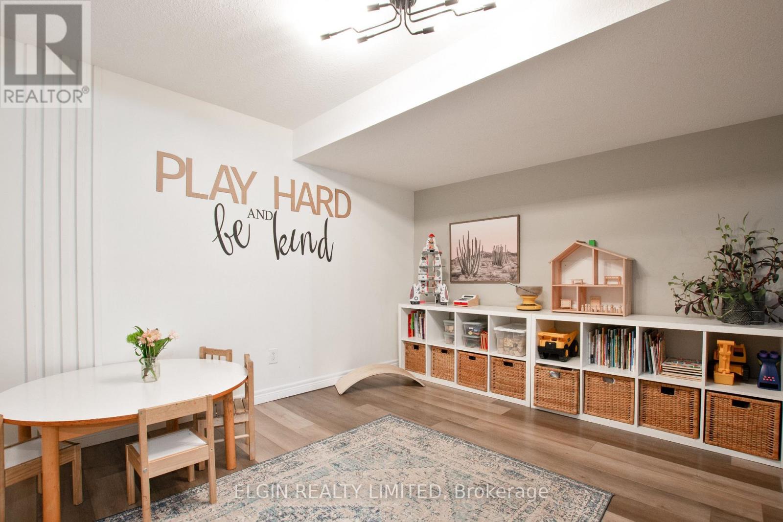 184 Emery Street, Central Elgin, ON - Indoor Photo Showing Dining Room