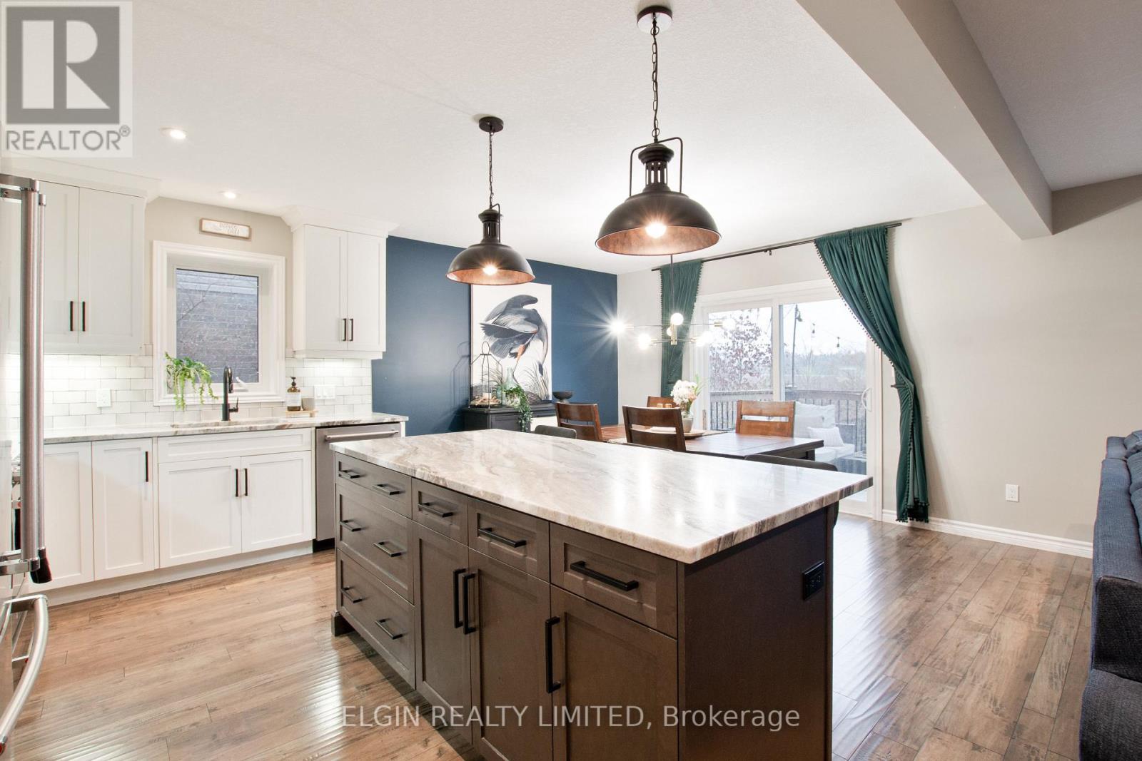 184 Emery Street, Central Elgin, ON - Indoor Photo Showing Kitchen With Upgraded Kitchen