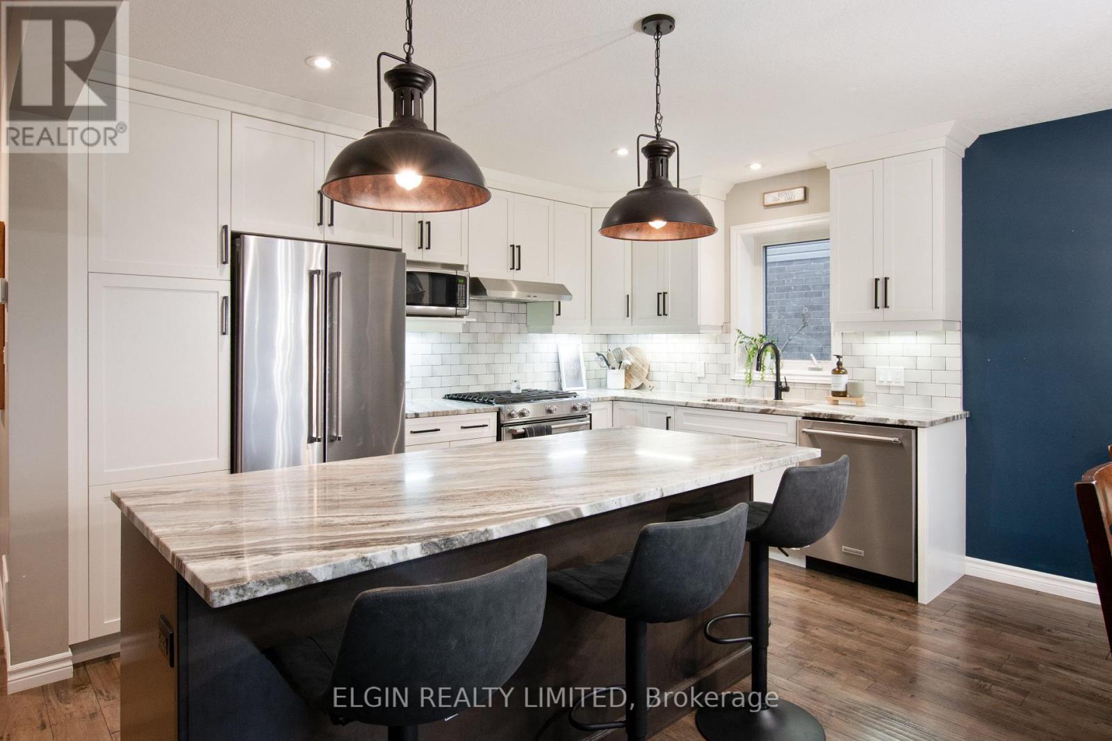 184 Emery Street, Central Elgin, ON - Indoor Photo Showing Kitchen With Upgraded Kitchen