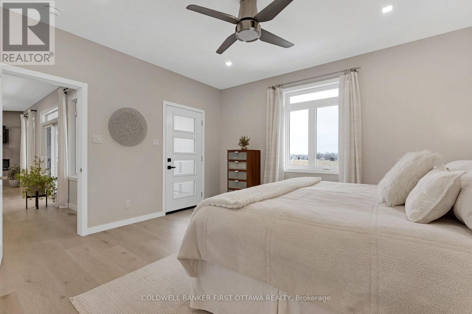 Country views - 462 Althorpe Road, Tay Valley, ON - Indoor Photo Showing Bedroom