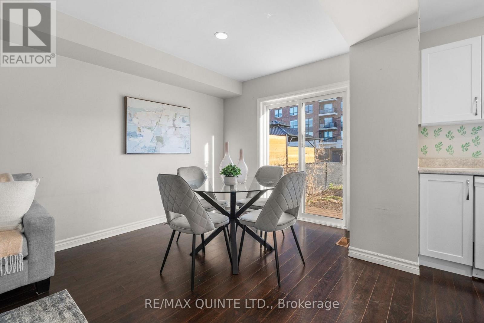 121 Kanvers Way, Greater Napanee (Greater Napanee), ON - Indoor Photo Showing Dining Room