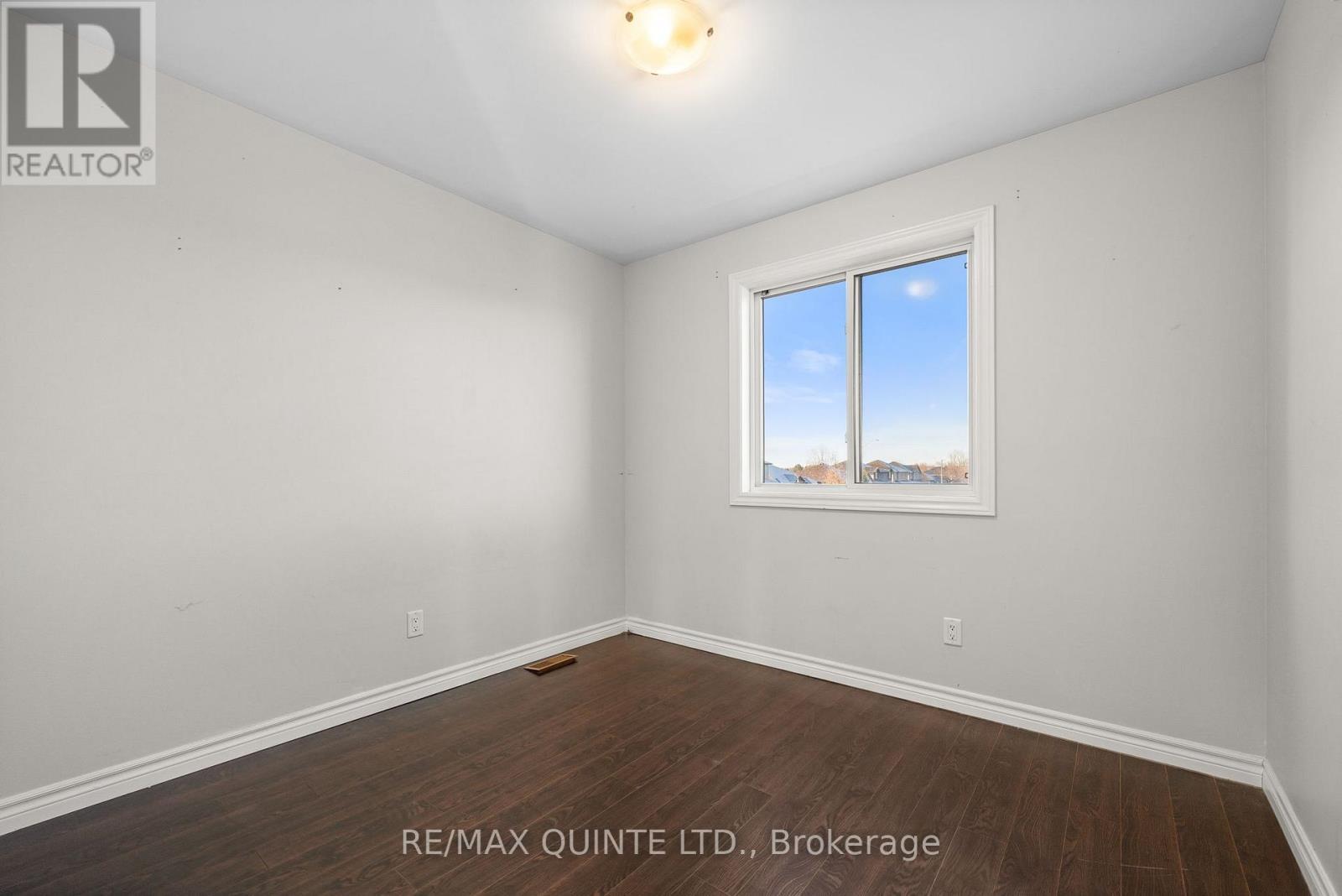 121 Kanvers Way, Greater Napanee (Greater Napanee), ON - Indoor Photo Showing Other Room