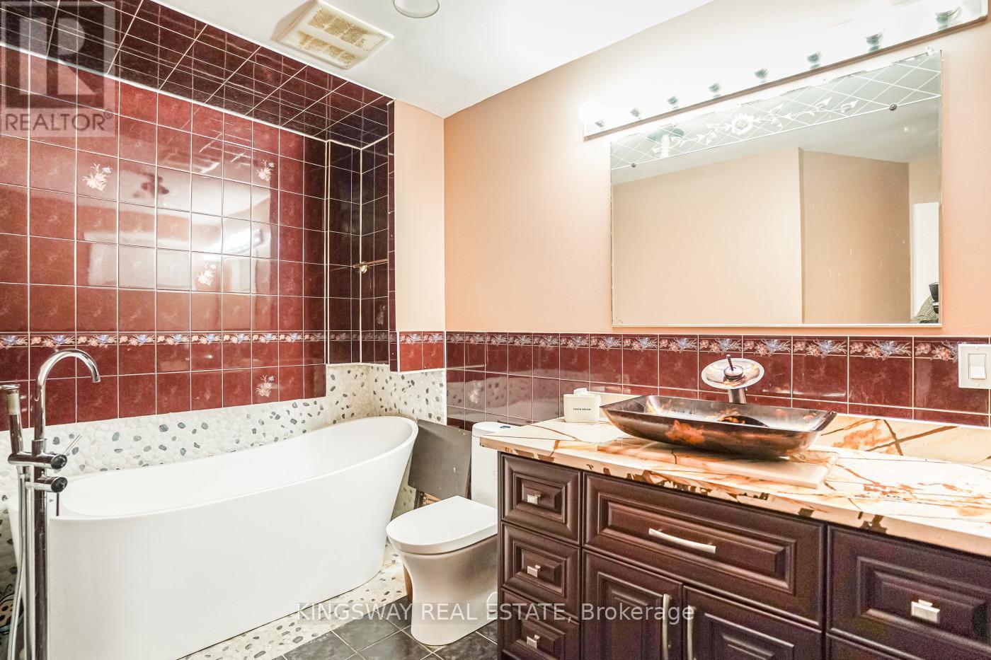 5969 Rayshaw Crescent, Mississauga, ON - Indoor Photo Showing Bathroom