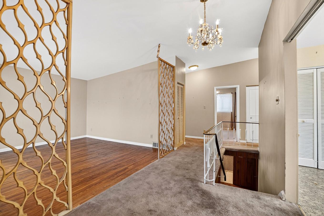 Hall d'entrée/Vestibule - 1865 Rue Ferrier, Laval (Chomedey), QC - Indoor Photo Showing Other Room