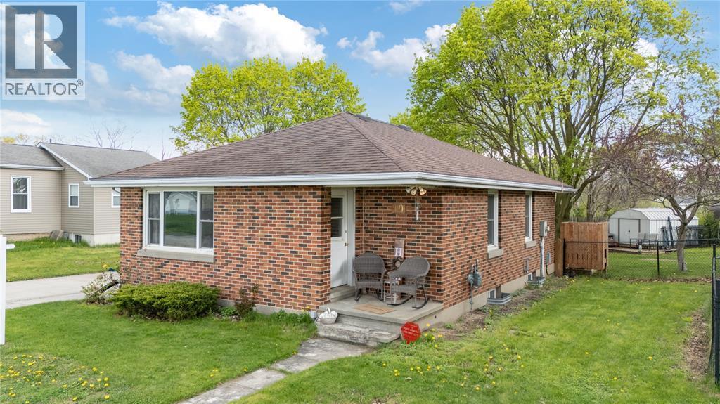 19 Broadway Street, Lambton Shores, ON - Outdoor
