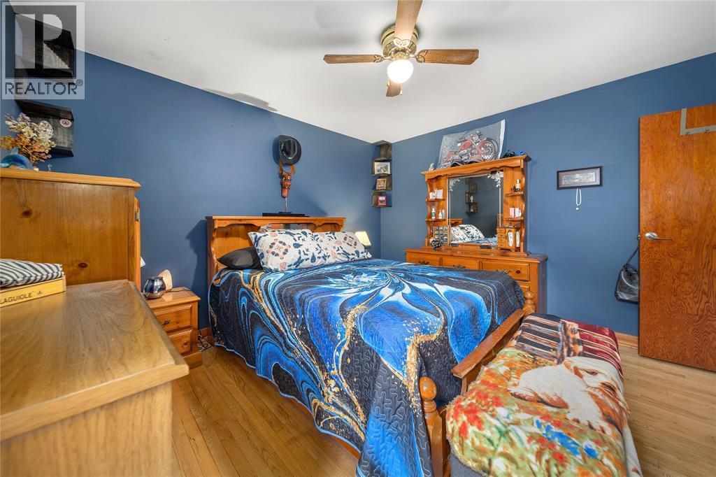 19 Broadway Street, Lambton Shores, ON - Indoor Photo Showing Bedroom