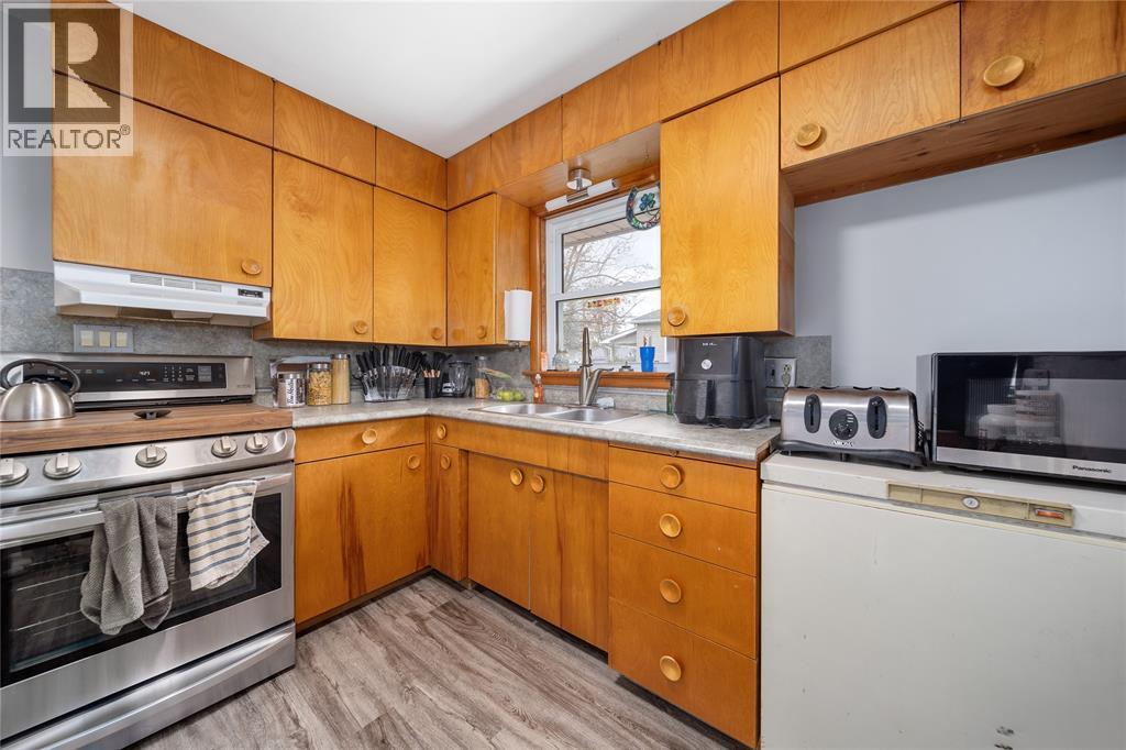 19 Broadway Street, Lambton Shores, ON - Indoor Photo Showing Kitchen With Double Sink