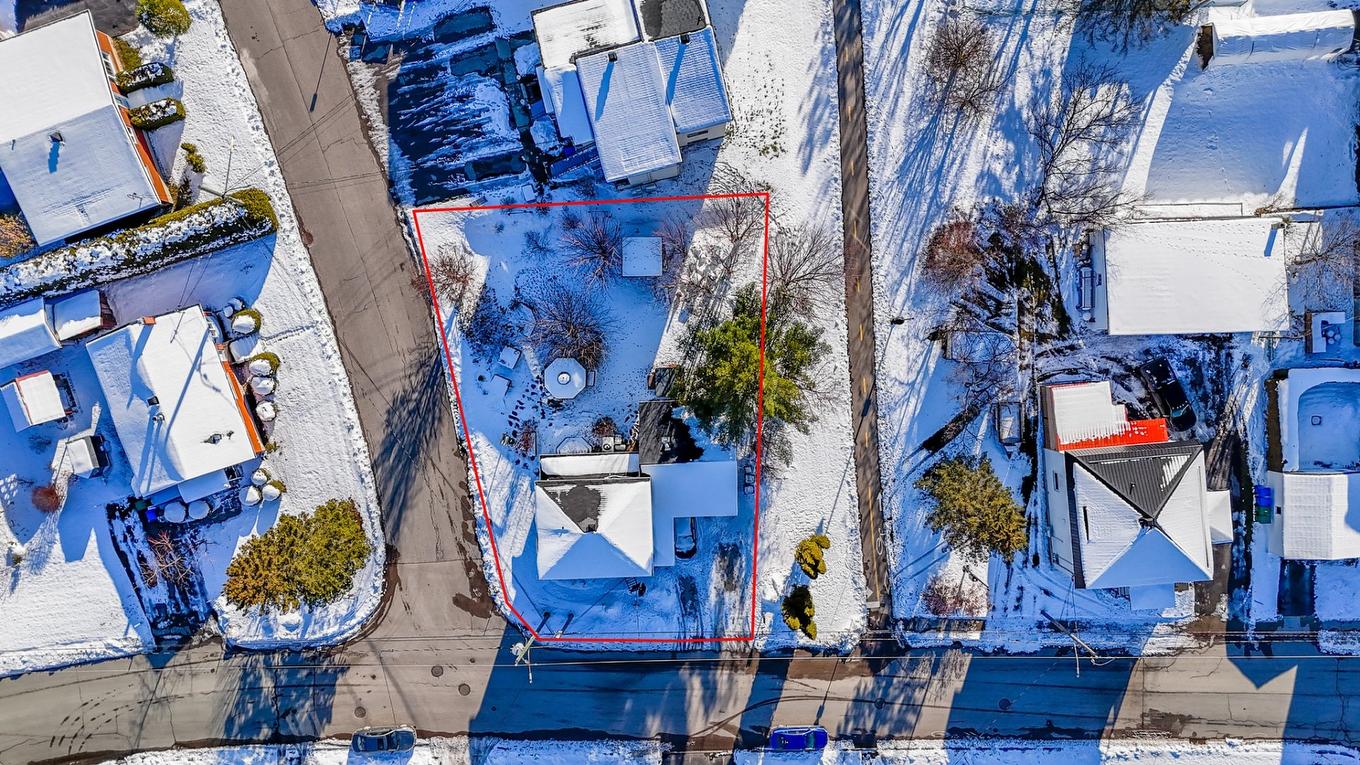 Vue d'ensemble - 398 Rue Fraser, Magog, QC - Indoor With Storage