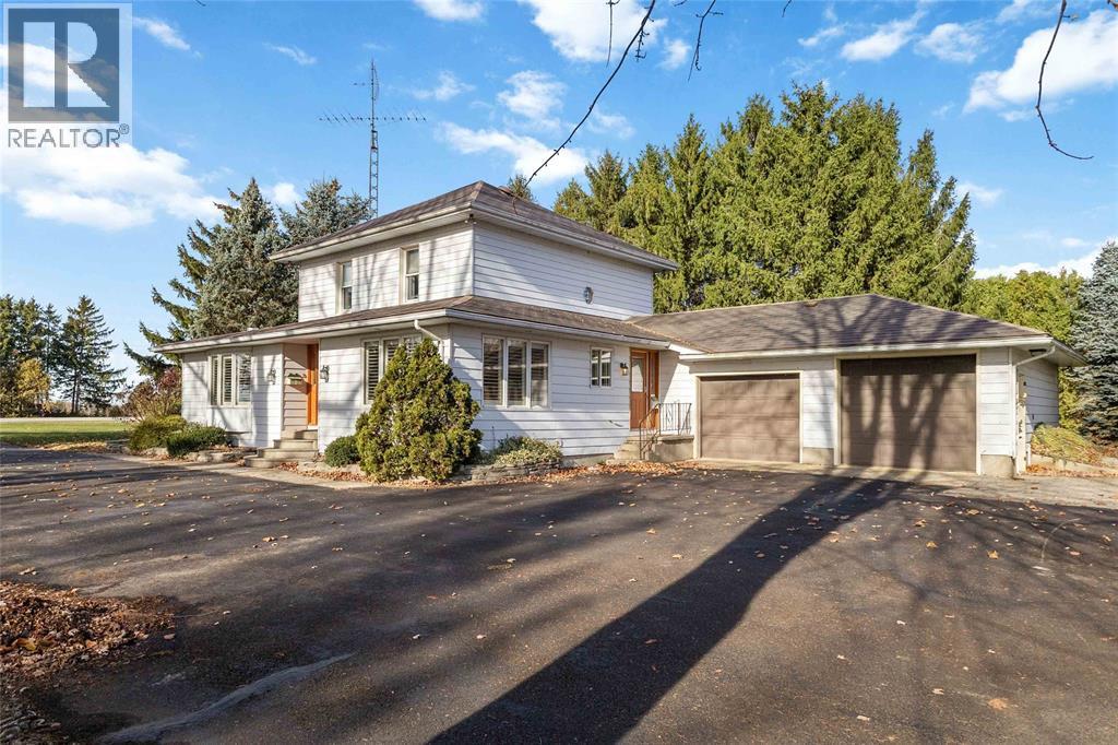 7884 Birnam Line, Warwick-Watford, ON - Outdoor